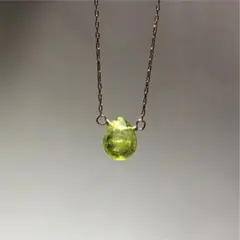 ペリドットのネックレス(ペアシェイプ)
