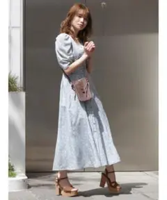 【美品】dazzlin ビーズフラワーVネックワンピース