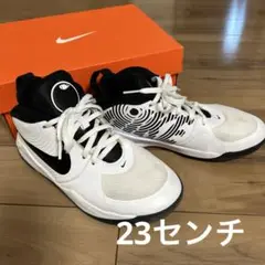 バッシュ23センチ