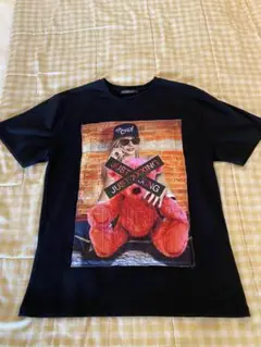 SUREVE ブラック Tシャツ キャラクター プリント