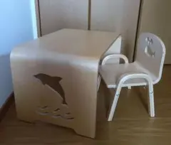 子供用　 イルカのくり抜きの木製テーブルとクジラのくり抜きの椅子セット