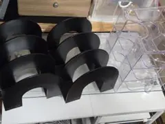 黒のプラスチック製ブックエンド2つ　透明のプラスチック製ブックエンド2つセット