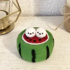 【お値下げしました！】すいかに乗ったシマエナガさん　羊毛フェルト