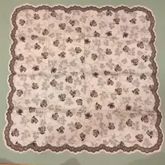 黒いバラ柄のハンカチ 約50cm×50cm