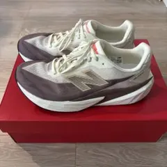 ニューバランス　FuelCell Rebel v5 28.5cm 2E