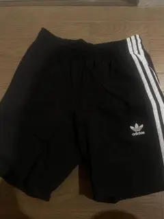 adidas ブラック ショートパンツ