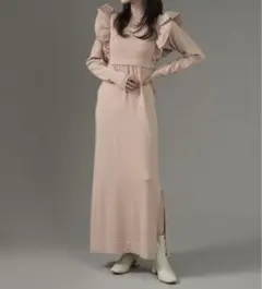 qumerry ショルダーフリルニットワンピース