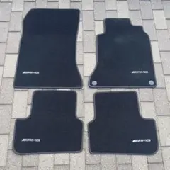 メルセデス・ベンツ A、B、CLA、GLA用AMGフロアマット