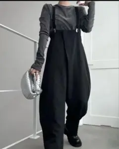 【シフト】　ブラックサロペット ゆったりフィット
