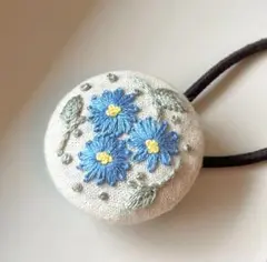 スカイブルー　＊ハンドメイド刺繍ヘアゴム＊