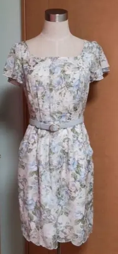 新品タグ付き　プライドグライド　花柄　ワンピース　ベルト付き
