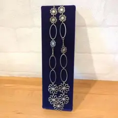 《美品》花モチーフ シルバーメタルネックレス花モチーフ ネックレス ビジュー付き