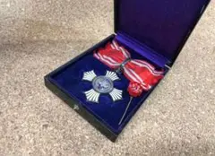 中古品 レア コレクション用 アンティーク 日本赤十字社 女性用 勲章
