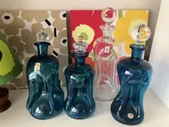 HOLME GAARD ブルーとクリアーのガラスのヴィンテージデキャンタ4つ