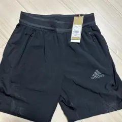 adidas ブラック ショートパンツ