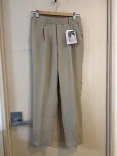 新品　Reina Hoshi ☆テーパードパンツ　ベージュ　Mサイズ