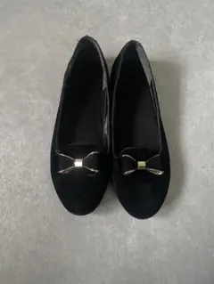 黒ベルベットリボン付きフラットシューズ