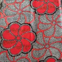 赤と黒の花柄しぼりプリント綿生地・新品未使用ハギレ
