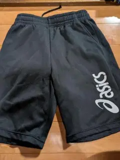 asics 黒 ハーフパンツ