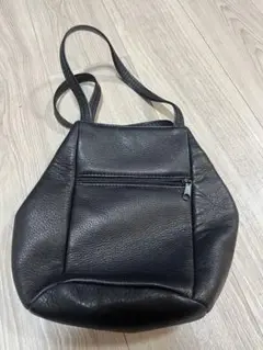 黒のバッグ　Canada DURABILT