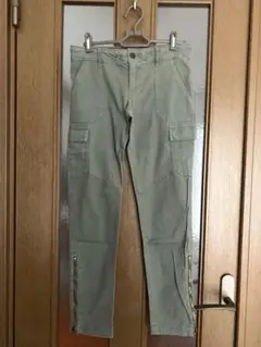 ハニーサックルローズ カーゴパンツ