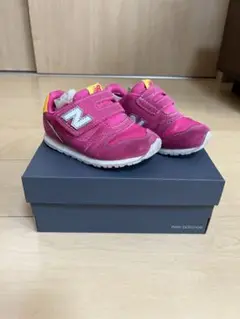 New Balance ピンク スニーカー