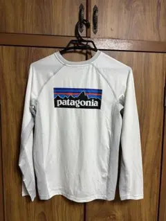 patagonia キッズラッシュガード ホワイト 長袖