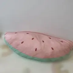 ニトリ　モチーフクッション スイカ型