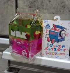 新品♡ジュースボックスボーイオイルチャームキーホルダー♡ストロベリー