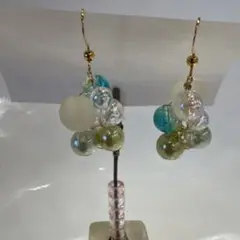 カラフルビーズのダングルピアス