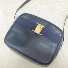 ✨良品✨サルヴァトーレフェラガモ ショルダーバッグ ヴァラ レザー ブラック