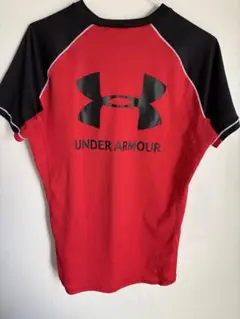UNDER ARMOUR レッド ブラック トップス　速乾　抗菌済み