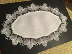 ボビンレースの葉っぱのドイリー
