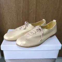 【新品未使用】「un paseo」ゴールド　革シューズ