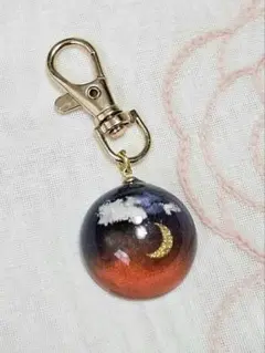 レジン　月と雲のグラデーションチャーム