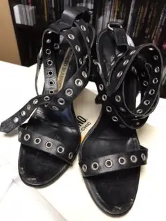 マノロブラニク サンダル