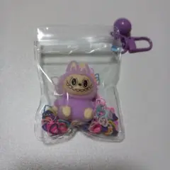 LABUBUフィギア入りシャカシュ紫色のフィギュア型キーホルダー