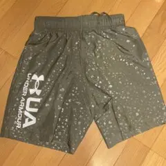 UNDER ARMOUR ルーズフィットショーツ オリーブグリーン