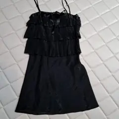最終お値下げ中美品peytonplaceフリル付き黒キャミソール