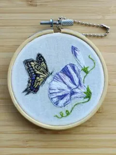蝶と朝顔　手刺繍　壁掛け　壁飾り　フレーム