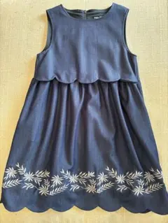 【最終価格】Bebeダークブルー刺繍ノースリーブワンピース 120