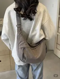 新品 ファッショナブルなグレーナイロン防水ショルダーバッグ　SHEIN シーン