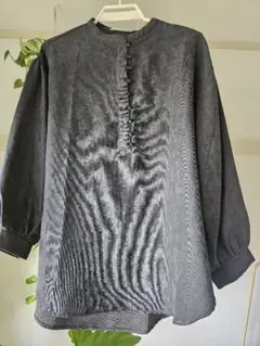 シュラルー ダークグレー 長袖シャツ ボタン付き　秋冬