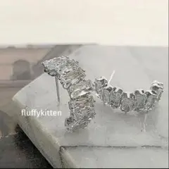ジルコンハーフフープピアス