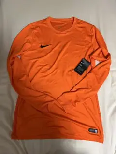 Nike オレンジ 長袖シャツ
