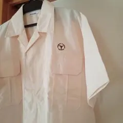 ベージュ系　ボタンシャツ　半袖