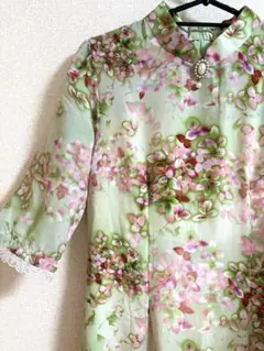 【最終値下げ】大人可愛いロングワンピ 淡緑×ピンク花びら レトロクラシカルフリル