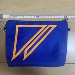 メイクポーチ