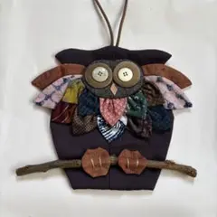 幸せを呼ぶふくろうの手作りタペストリー
