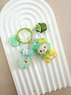 ラブブとカップケーキ付きストラップ 緑色